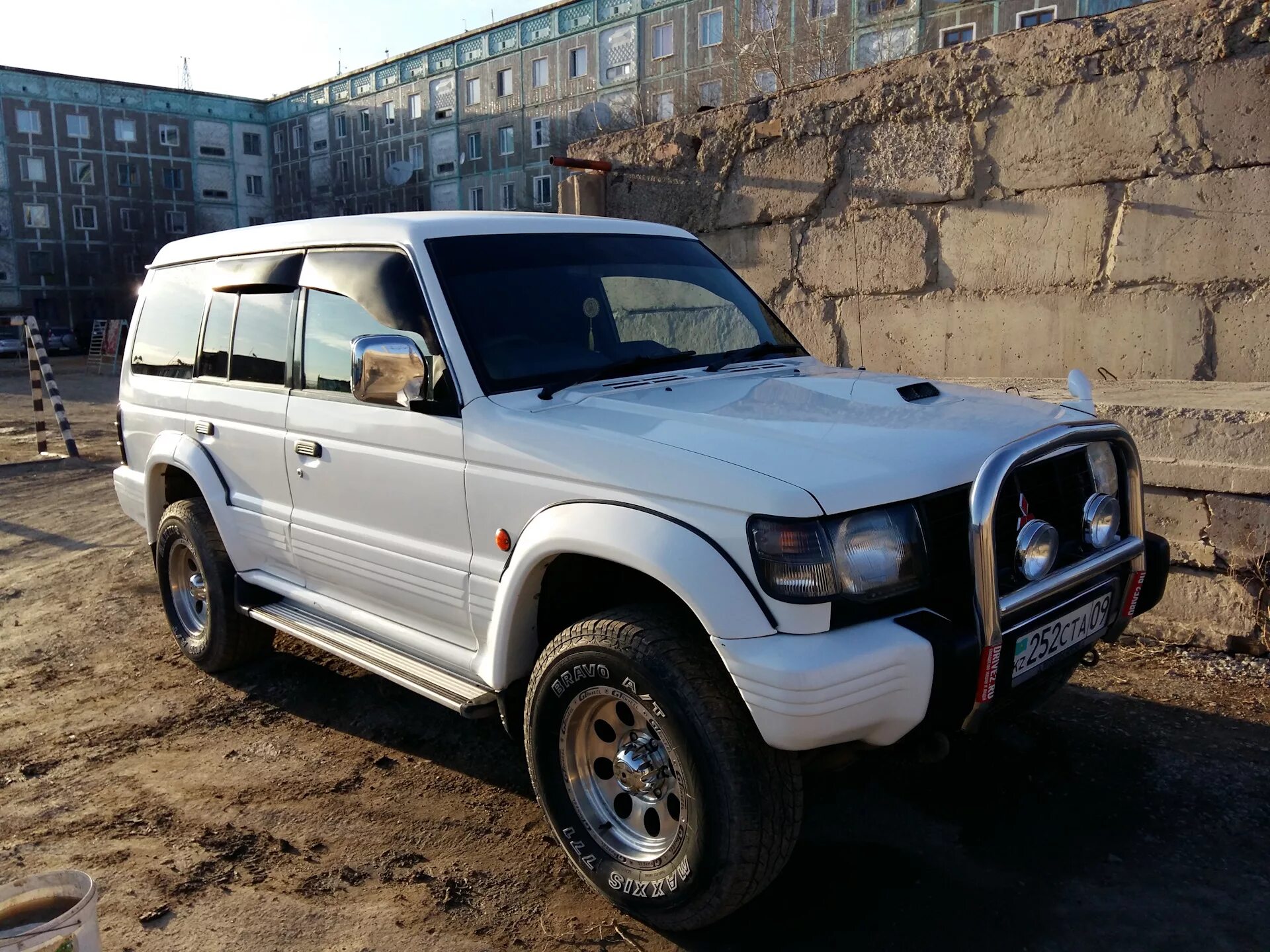 Ниссан Паджеро 1996. Mitsubishi Pajero 2. Митсубиси Паджеро 1995 белый. Mitsubishi Pajero 1996. Купить паджеро казахстан