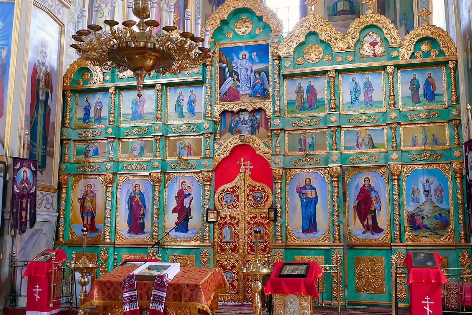 Иконостас спасо преображенского собора. Спасо-преображенский собор в изюме. углич свято преображенский собор иконостас. храм в невьянске спасо-преображенский иконостас. спасо-преображенский соборный храм арзамас иконостас.