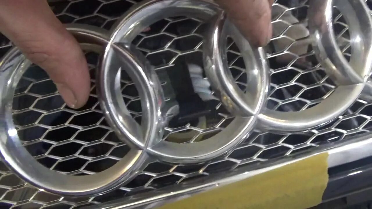 Замена решетки радиатора - Audi A4 Avant (B5), 1,8 л, 1997 года просто так DRIVE