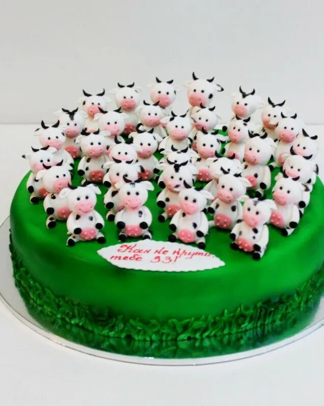 Торт 33 корове. Торт коровка. Торт 33 года. Торт на день рождения 33 года.