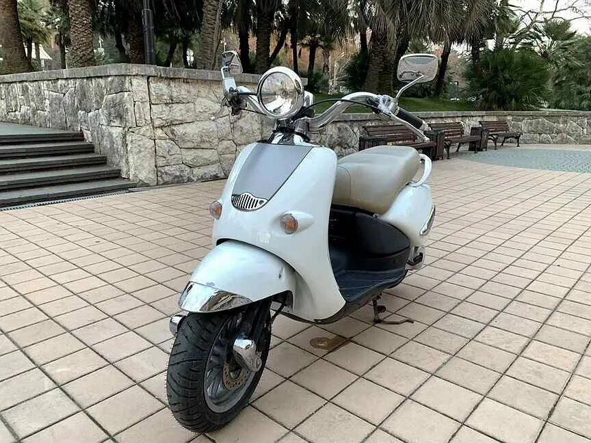 Мопеды сочи. Aprilia Mojito 50. Мопед Aprilia Mojito. Априлия Мохито кастом 50. Aprilia Mojito Custom 50 2t.