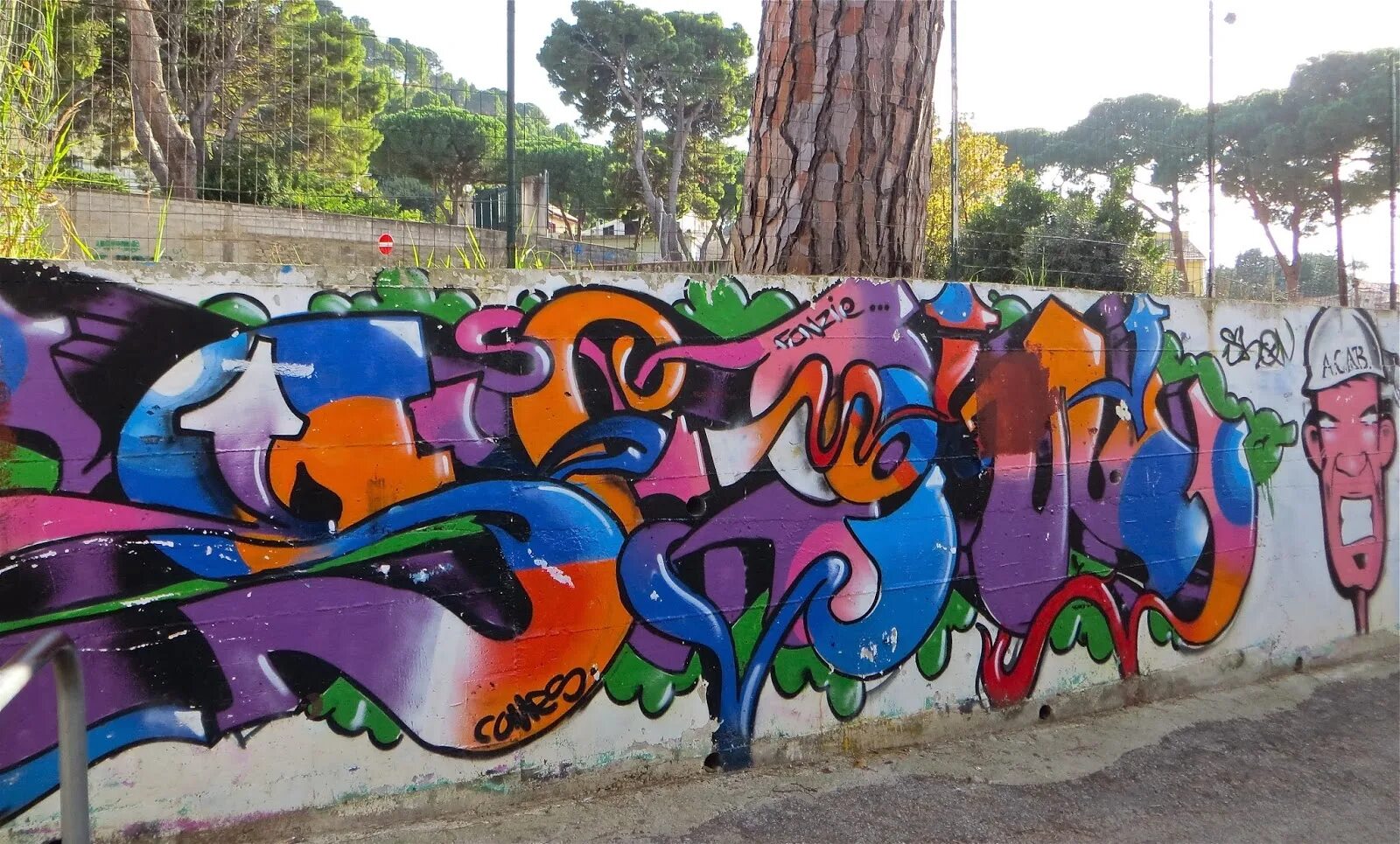 Wild style («дикий стиль»). Аня на стене дома. Graffiti is any type of public markings. Граффити мемы с надписями. Ces граффити.