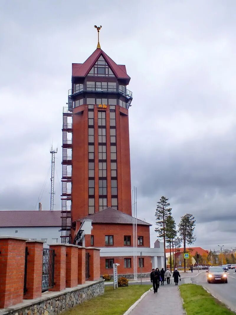 Улица новоселов ноябрьск. Пожарная каланча Ноябрьск. Пожарная башня Ноябрьск. Пожарная вышка Ноябрьск. Ноябрьск город.