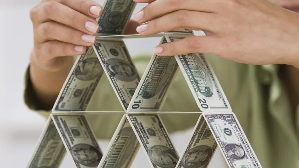 Мошенники финансовые пирамиды. Финансовая пирамида. Финансовые пирамиды обман. Финансовые махинации.