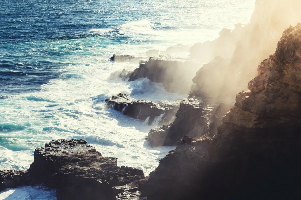 Волны разбиваются о скалы. Море, волны. Море Эстетика. Океан и горы. Я берегу океан твой