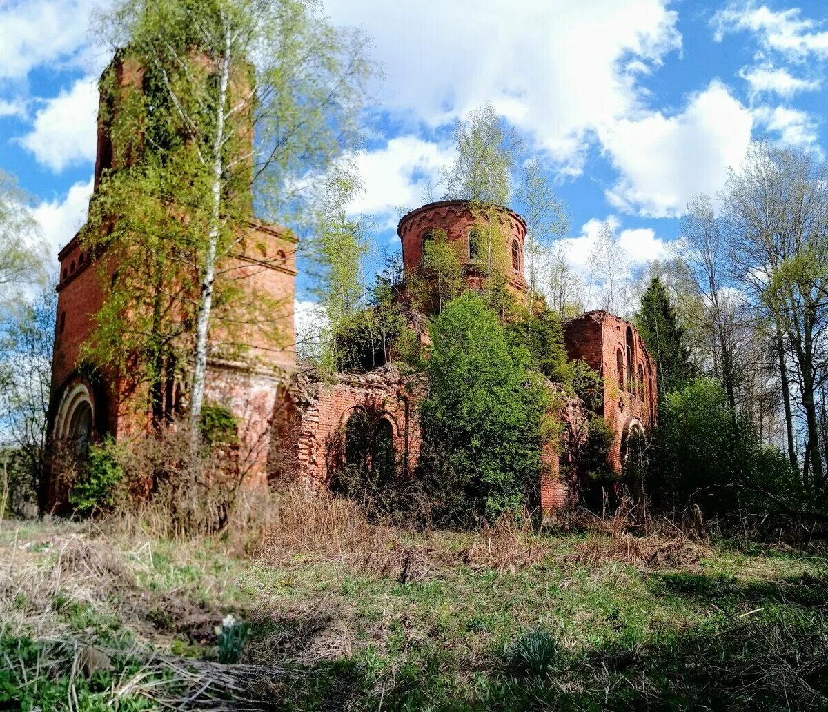 Церковь Троицы Живоначальной Троицкое заброшенный. Недельное заброшенный храм Калужская область. Церковь Николая Чудотворца Калуга заброшенные. Заброшенный храм Верея. Заброшенные калужские деревни