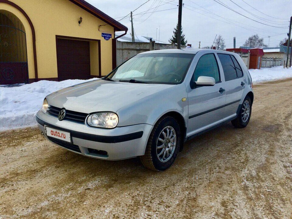 Купить фольксваген гольф бу на авито. Volkswagen Golf 4 2000 года. Volkswagen Golf 2000 года. Golf 4 1.4 2000. Фольксваген гольф 2000 года хэтчбек.