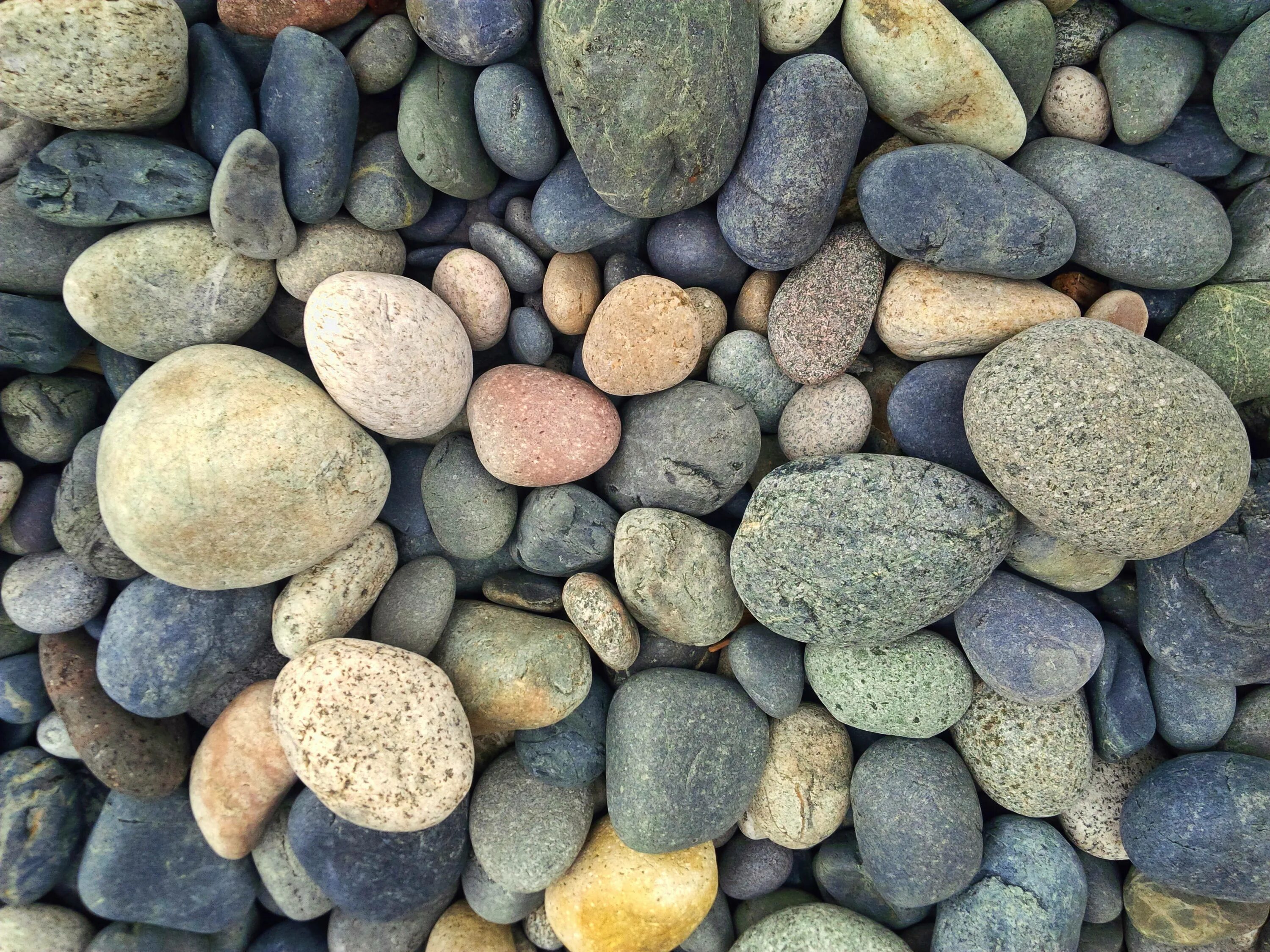 Галька размер. Нефрит галечник. Морские камни. Камень галька. Речные камни.