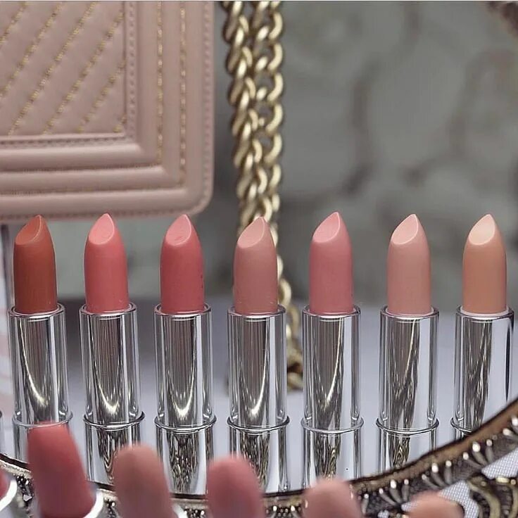 Нюдовые помады dior. Помада кореянок. Теплые цвета помады. Персиковая помада для русых. Помада теплых тонов.