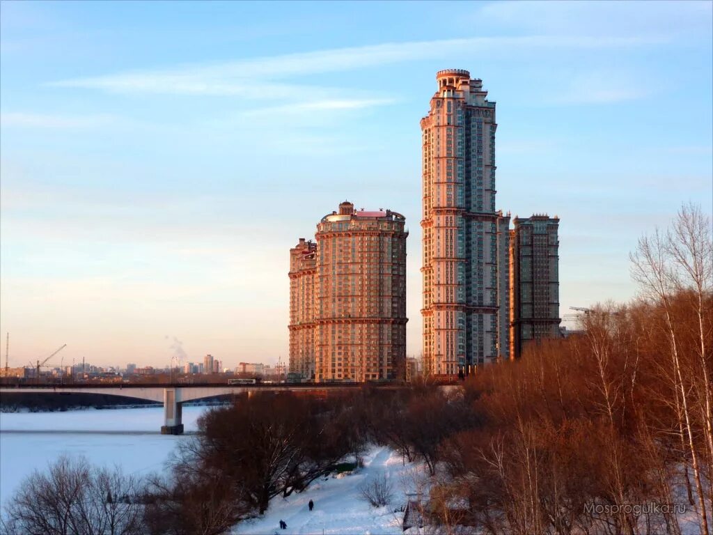 Самые высокие жк. Кирпичные высотки в Москве. Высокие здания Москвы. Высокий дом в Москве. Высокие жилые комплексы Москвы.