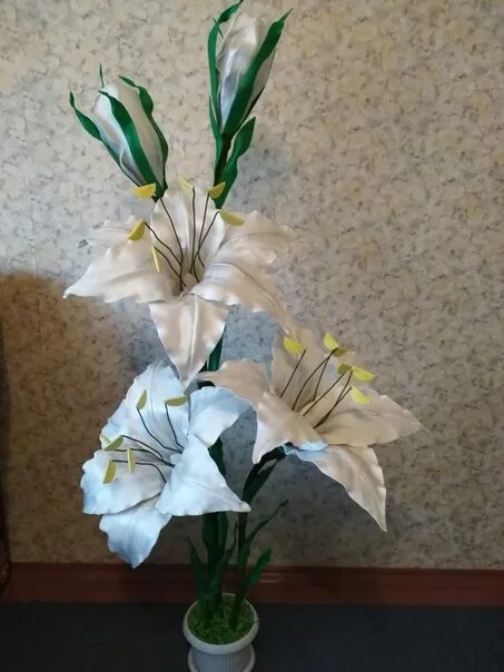 Лилия из изолона мастер класс. Лилии из изолона мастер класс. Красная Лилия из изолона. Лилии из изолона в горшке