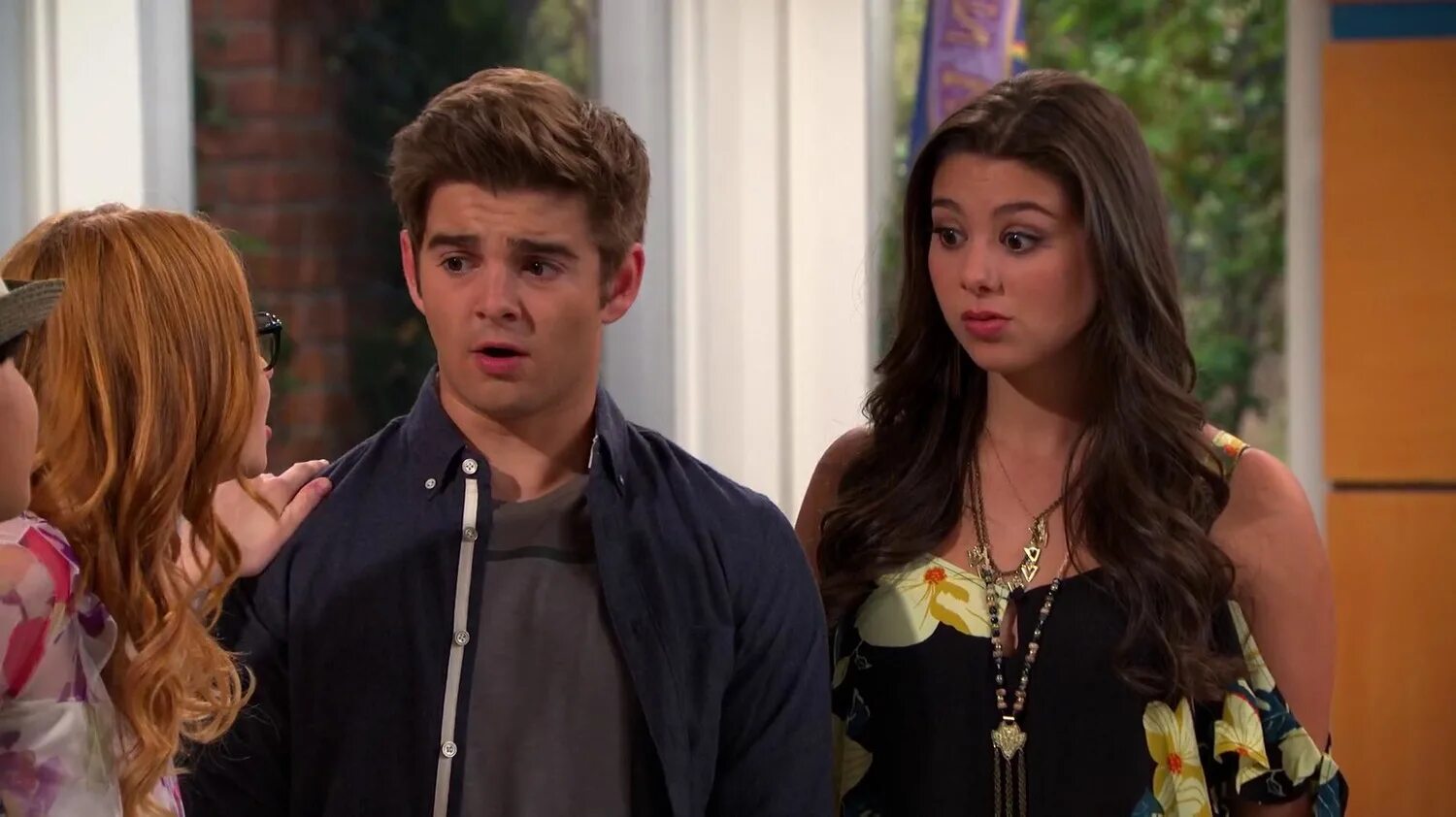 фиби и макс. грозная семейка 2023 дата выхода. грозная семейка 2023 дата выхода. грозная семейка вонг. эддисон рики грозная семейка.