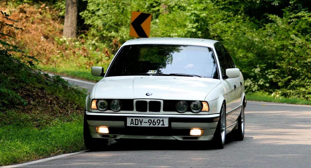 Бмв е34 номера. BMW e34. BMW e34 m5 белая. БМВ 5 е34. BMW e34/39.