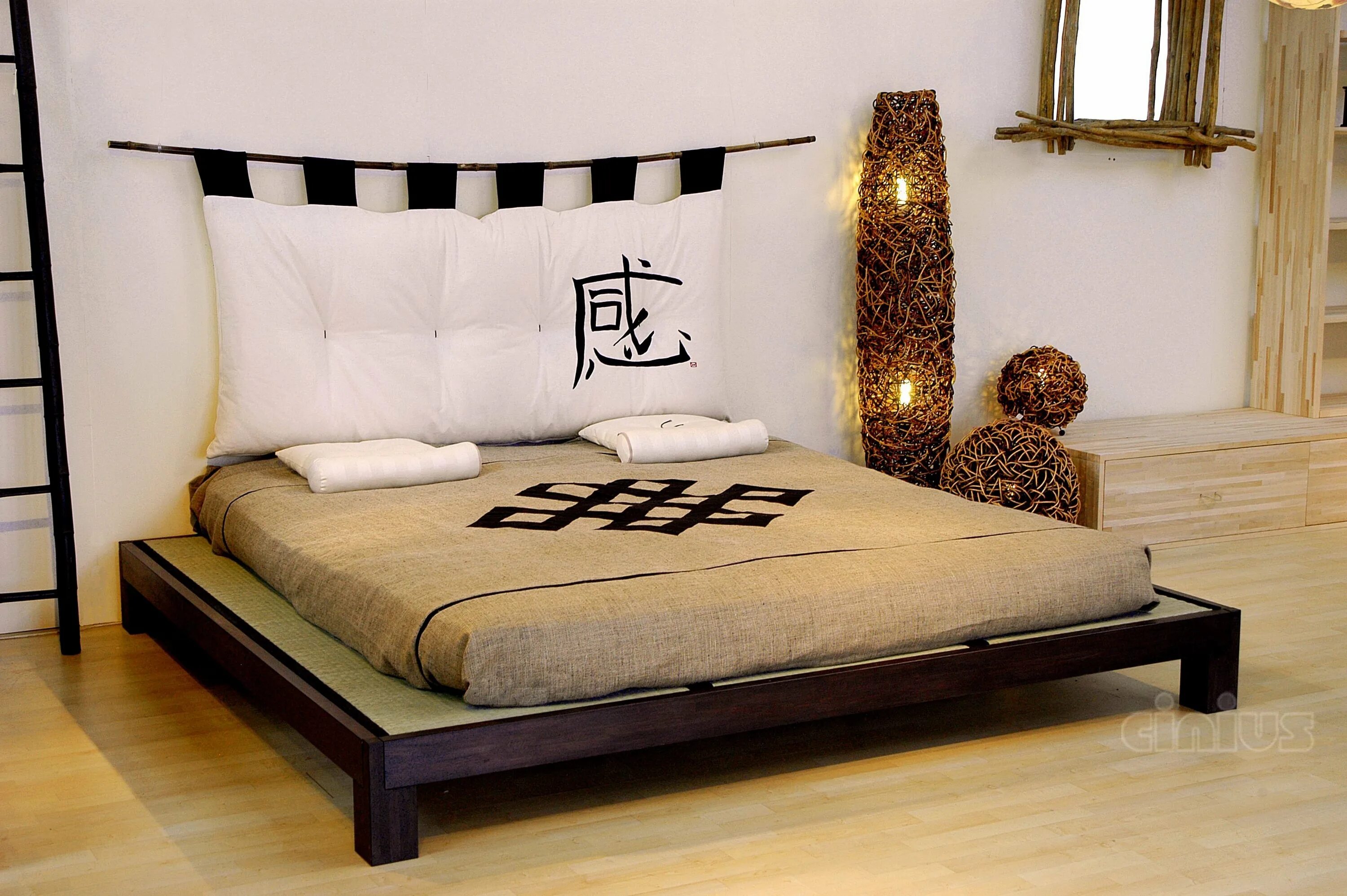 Tatami 1 кровать. Кровать-татами киото. Низкая японская кровать. Кровать подиум в японском стиле. Низкая японская кровать.