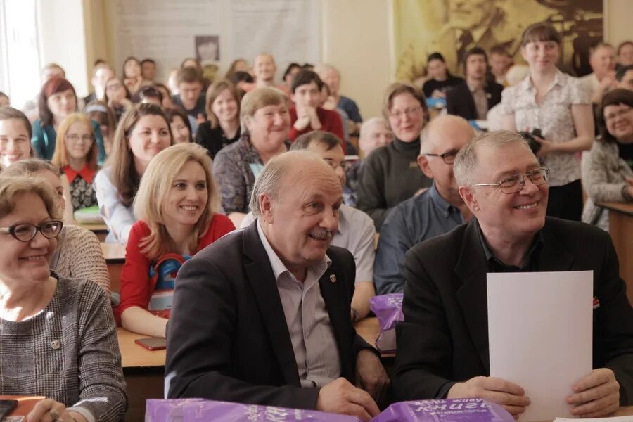 Об областном совещании молодых литераторов в воронеже. Третьем всесоюзном совещании молодых писателей в москве. Большое совещание. Об областном совещании молодых литераторов в воронеже. Команда молодых писателей.