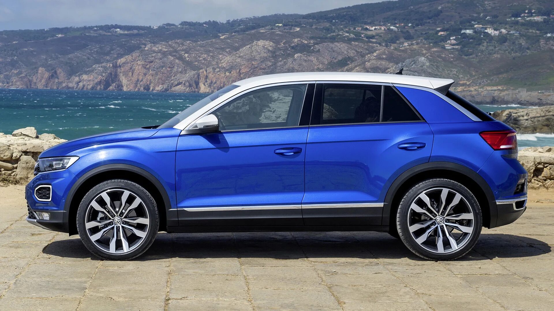Т рок р. Фольксваген t-roc. паркетник фольксваген т-рок. vw t-roc в россии. volkswagen t-roc фото.