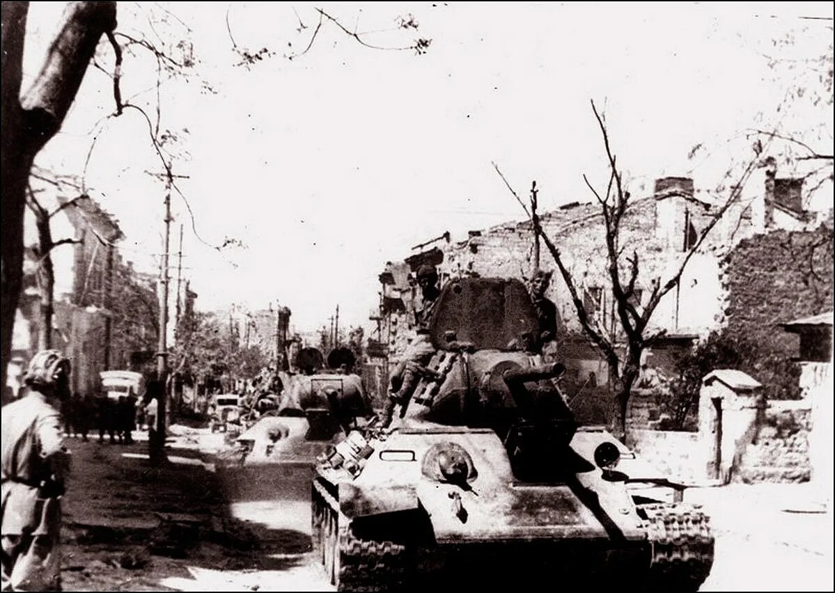 Севастополь 1944 год. Освобождение Крыма 1944. Освобожденный Севастополь 1944. Г Севастополь освобождение 1944г..