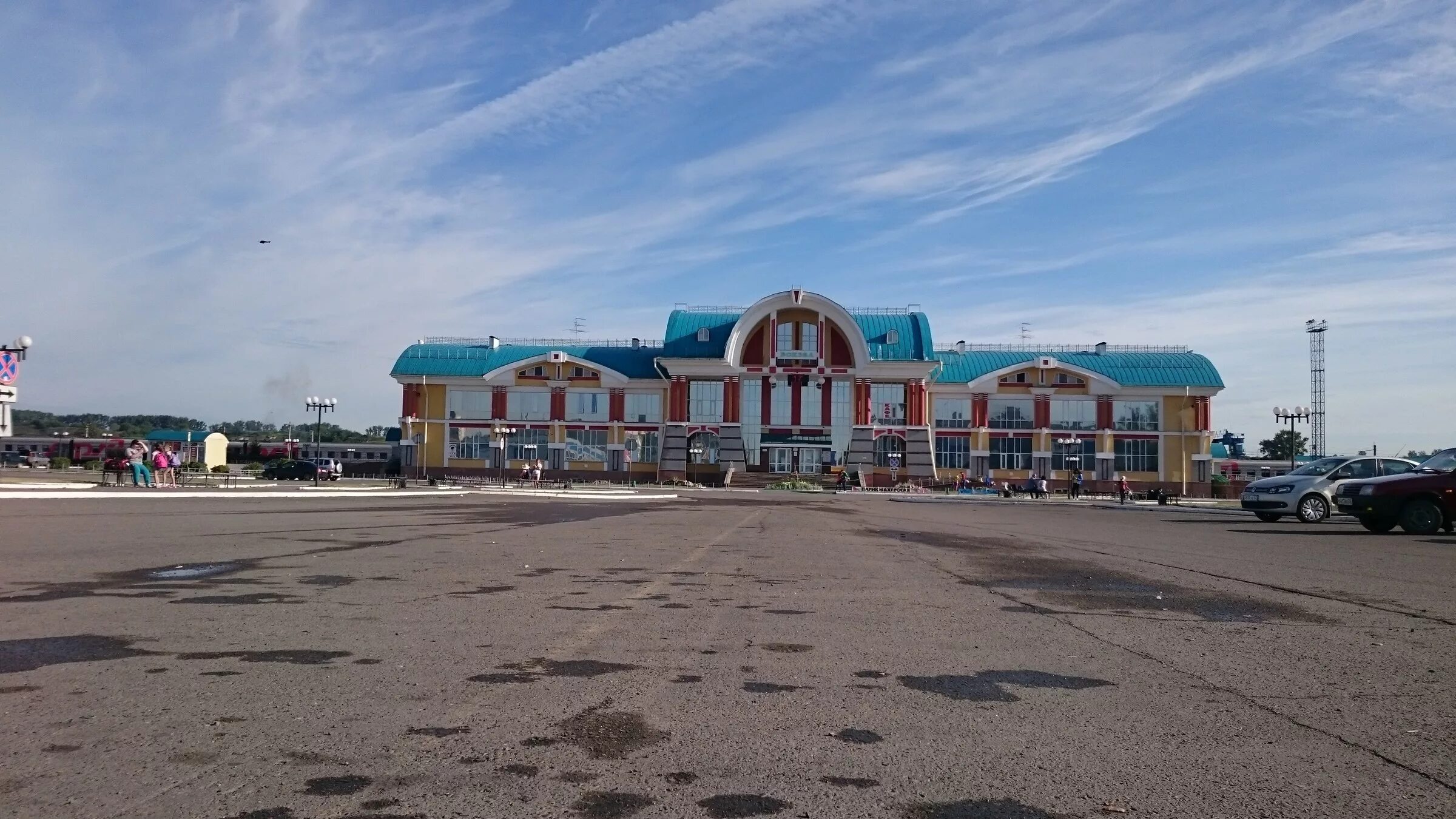 вокзал бийск, бийск, площадь шукшина, 9. поезд в бийске на жд вокзале. бийский жд вокзал. бийский жд вокзал. ржд вокзал бийск.