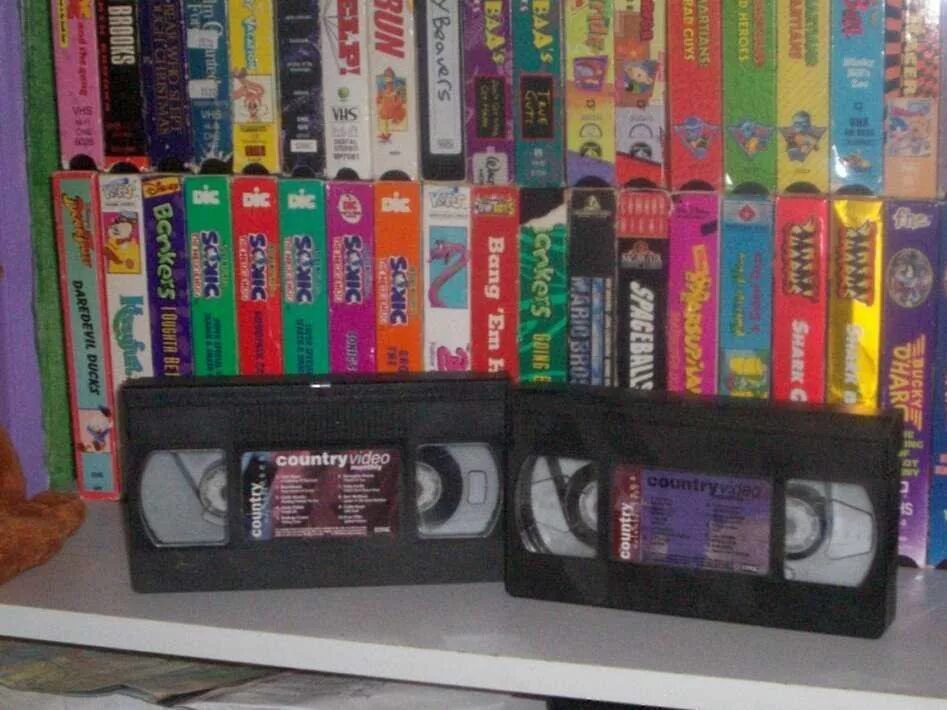 Uk vhs. VHS 1995. Daewoo видеокассета 1995. Цветные видеокассеты. Маска кассета VHS.