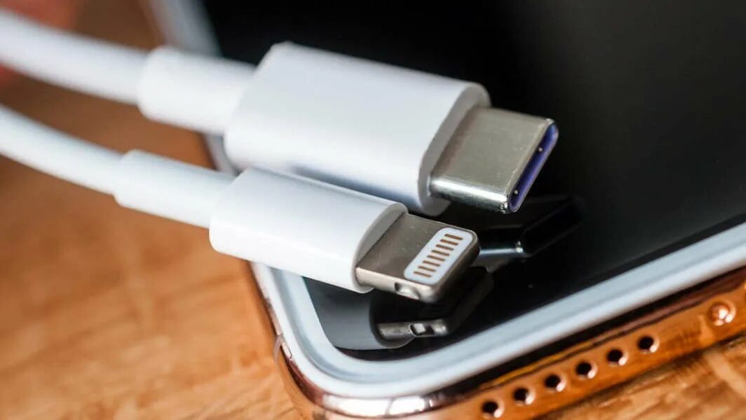 Usb c поколения. Apple USB Type-c - Lightning. Зарядка для iphone Type-c - Lightning. Apple USB C Lightning. Провод Type c Lightning Apple.