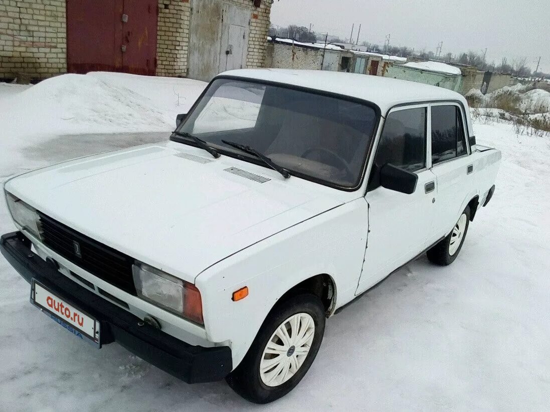 Купить машину б у в красноярском. ВАЗ 2105 белый 2005 год. ВАЗ 2105 2005 года. ВАЗ 2105 белая.