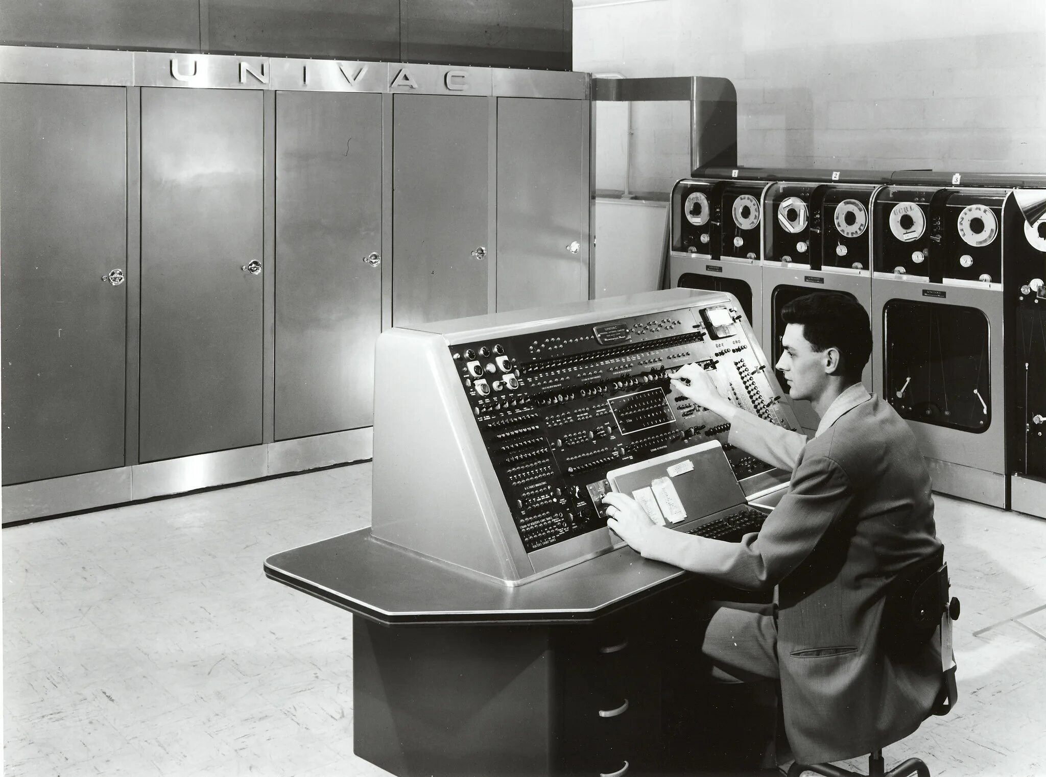 1 Поколение ЭВМ UNIVAC. ЭВМ БЭСМ-2. IBM 2 поколения. Второе поколение ЭВМ БЭСМ-6.