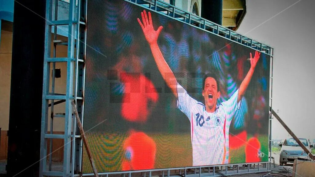 Экран сшор. Светодиодный экран на стадионе. Спортивные экраны led. Лед экраны на стадионе. Спортивный экран на стадионе.