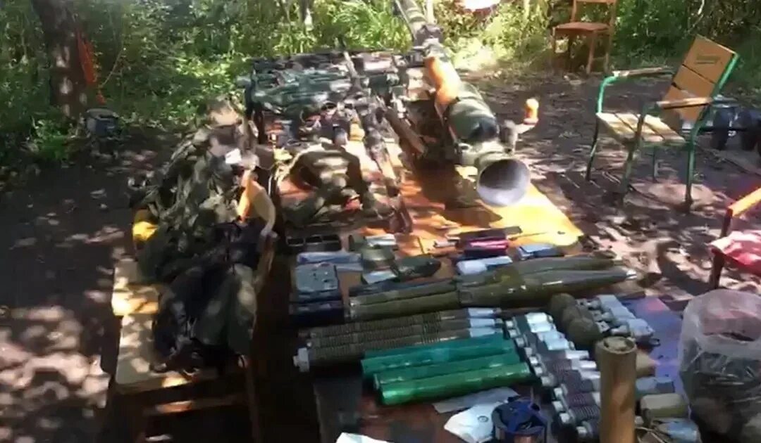 Пограничные фото. Пять украинских диверсантов. Подбитые бмп на границе с россией. Пять украинских диверсантов. Задержание украинских диверсантов.