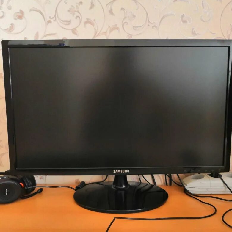 монитор на авито. Benq g2412hd. монитор 27 дюймов 1920х1080. монитор philips 203v5l. Philips 170s сзади.