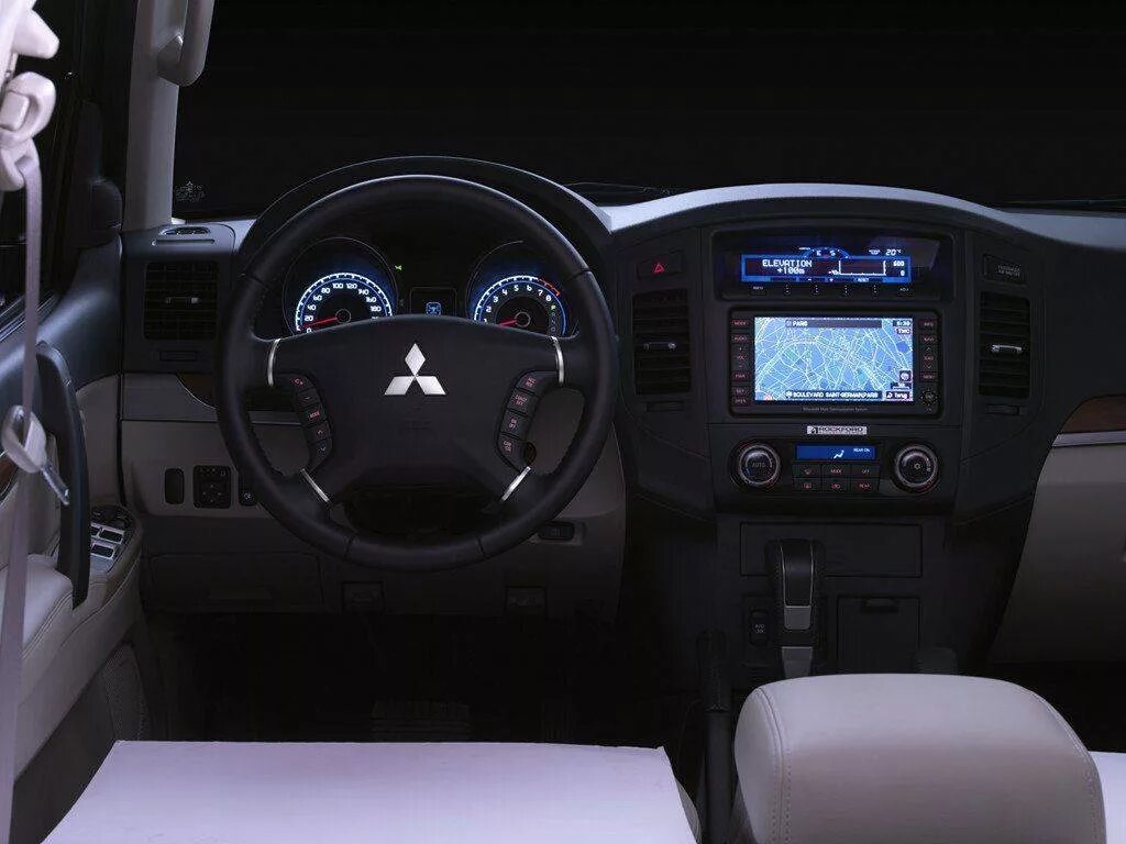 Купить б/у Mitsubishi Pajero IV Рестайлинг 1 3.0 AT (178 л.с.) 4WD бензин автома