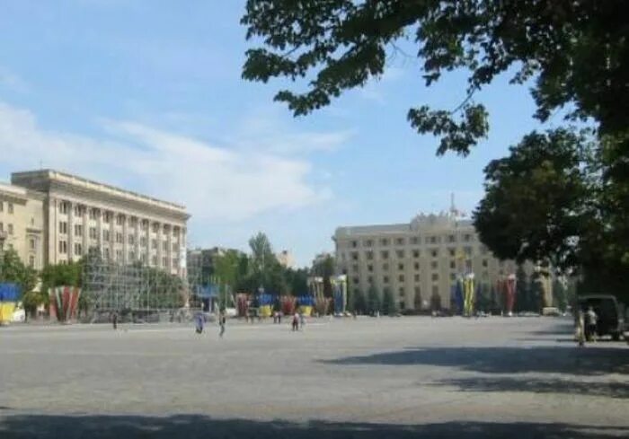 До харькова осталось. Харьков центральная площадь. главная площадь харькова. центральная площадь харькова сейчас. харьков площадь свободы.