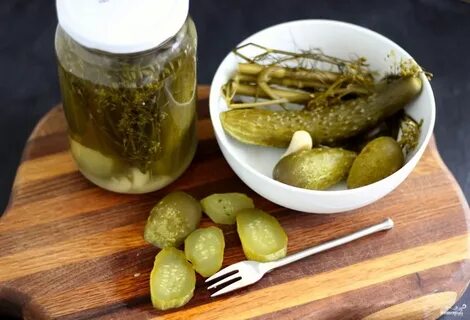 Соленые огурцы с чесноком и зеленью