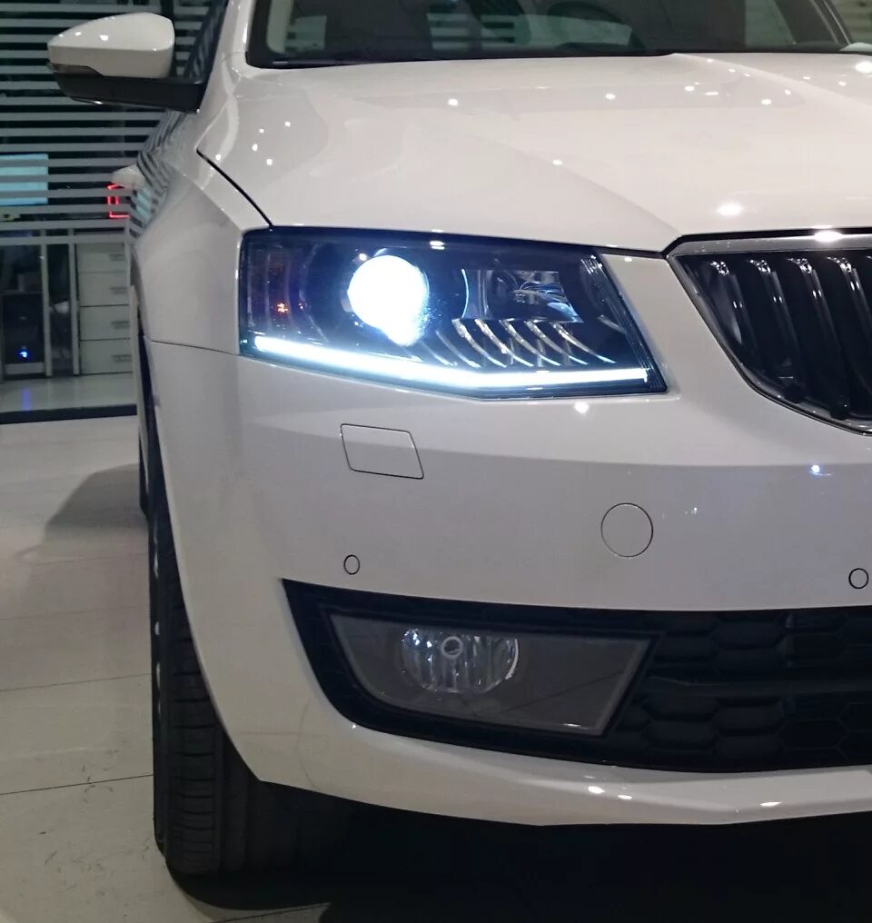 Фары skoda octavia a7. Skoda octavia a7 ксенон. фара skoda octavia a7. octavia a7 afs. фара шкода октавия а7.