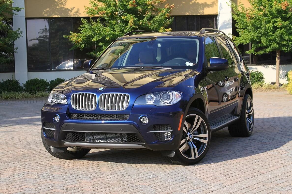 Х 5 x 3 24. BMW x5 e70 темно синий. БМВ е70 синий. BMW x5 e70 Америка. BMW x5 e70 голубой.
