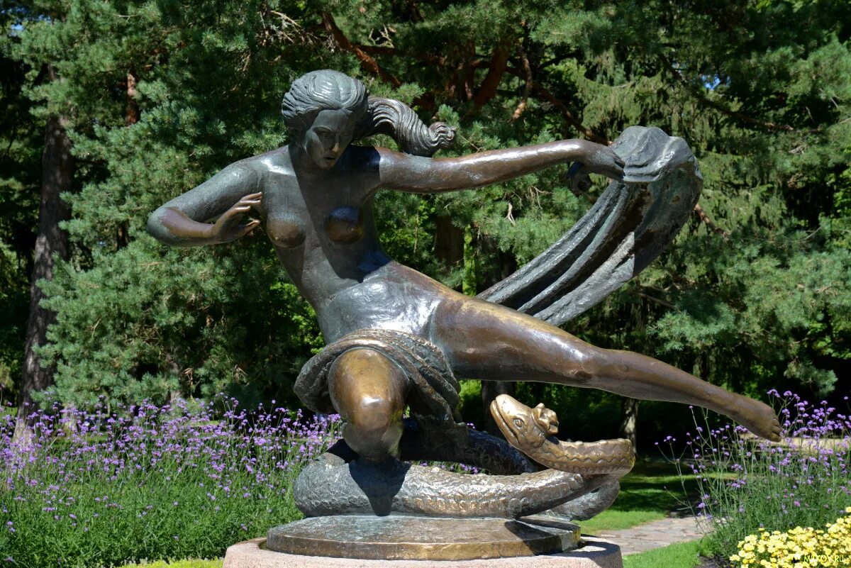 Эгле королева ужей сказка. Эгле ужей. Ель - королева ужей. Эгле, королева ужей. Эгле королева ужей сказка.