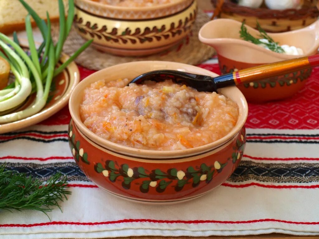 Капустняк с квашеной капустой. Капустняк с квашеной капустой. Капустник блюдо. Украинский капустняк рецепты. Капустный суп.