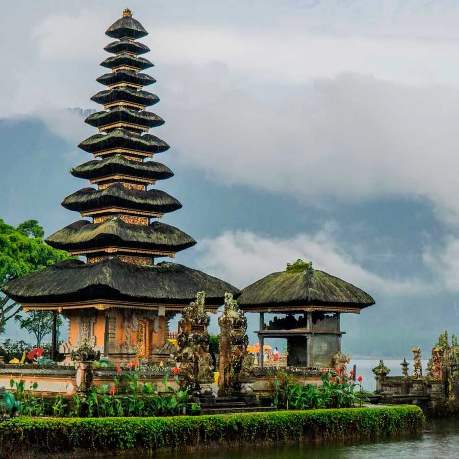 Храм сарасвати на бали. Ubud бали индонезия. Храм пура бесаких на бали. Остров бали индонезия. Храм улун дану бали.