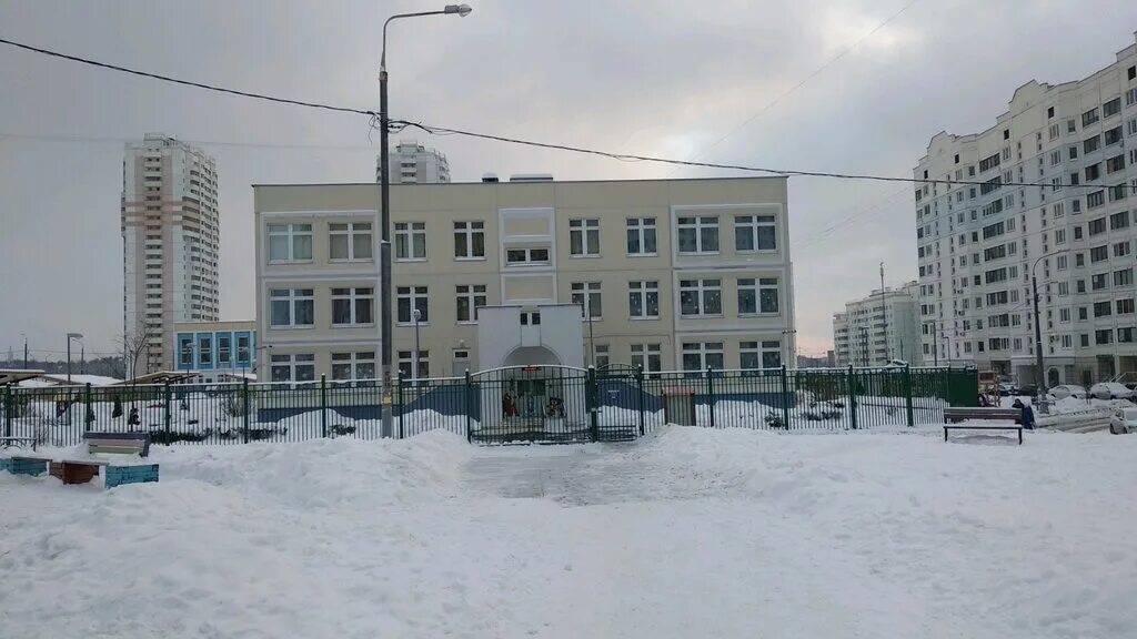Савицкого 6 новороссийск. Школа маршала савицкого 6 корп 4. Маршала савицкого 22. Детский сад подсолнух савицкого. Школа 2109 щербинка.