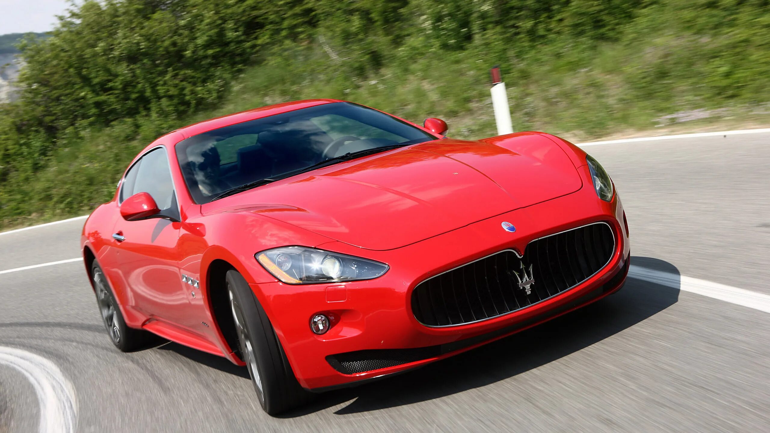 Покажи какую то машину. Мазерати купе Гран Туризмо. Maserati GRANTURISMO S 2008. Maserati Gran Turismo s 2009. Maserati GRANTURISMO красный 2008.