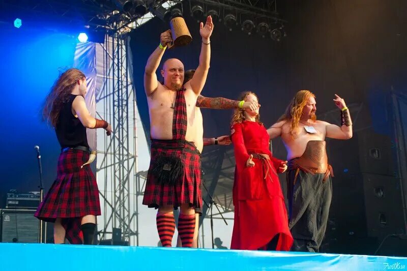 Тролль гнет ель группа. Тролль гнет ель текст. Тролль гнет ель текст. Тролль гнет ель текст. Группа тролль гнёт ель.