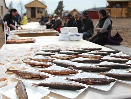 Купить рыбу в иркутске. Рыбный рынок Иркутск. Рыбный рынок Листвянка. Листвянка рынок рыбы. Центральный рынок в Иркутске рыба.