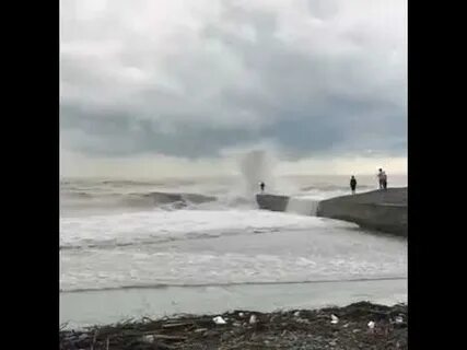 Город смыло волной