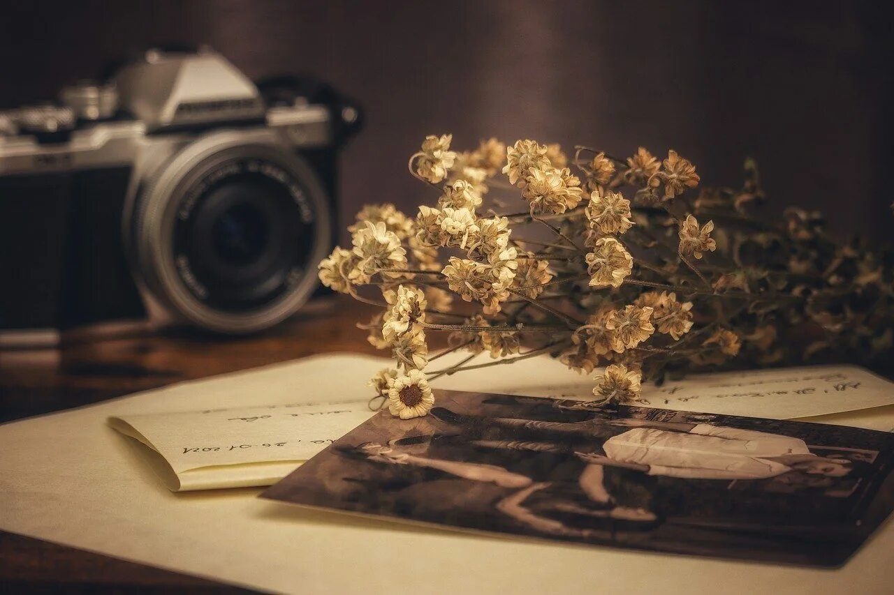 Воспоминания о хорошем прошлом. Воспоминания о прошлом. &quot;воспоминание&quot;. воспоминания фотокарточки. воспоминания эстетика.