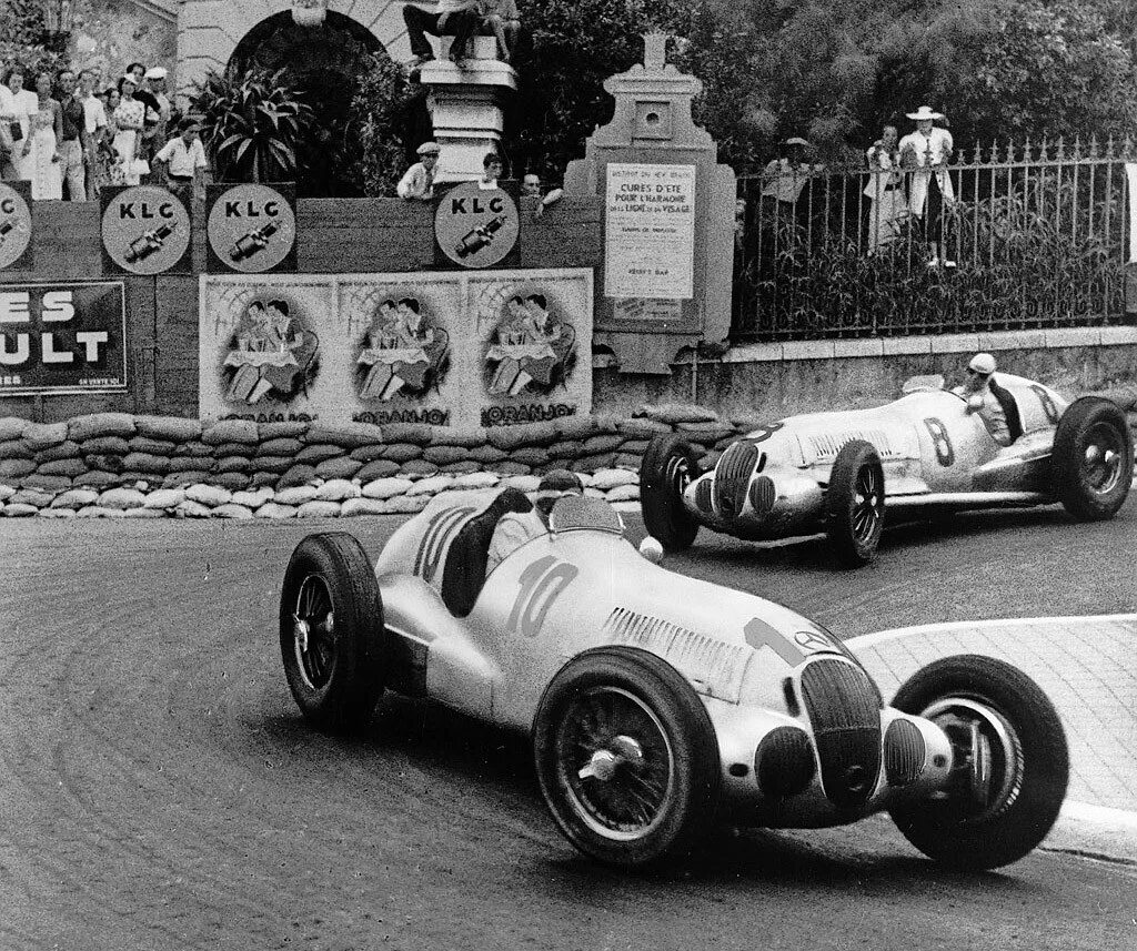 Mercedes benz w125. Mercedes-benz w154 silver arrow. Mercedes-benz w25 1934. Mercedes w125. Mercedes-benz w25 silver arrow.