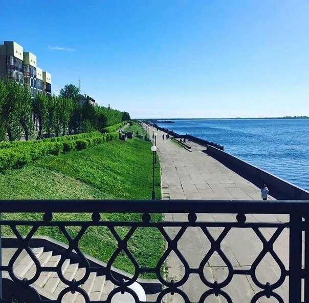 Архангельск набережная. Набережная Северной Двины. Набережная города Архангельска. Архангельск набережная Северной. Набережная северной двины архангельск карта