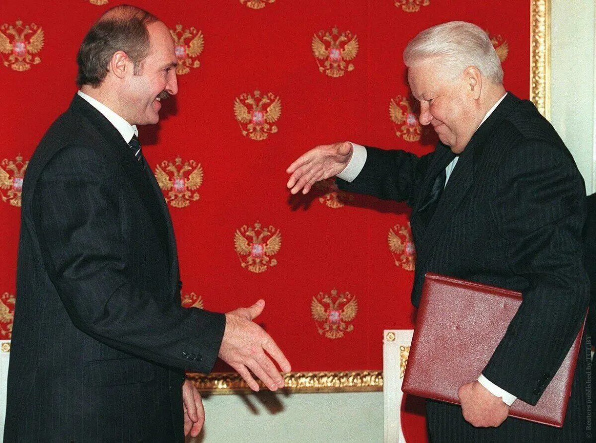 Союз двух стран. Ельцин Лукашенко 1999 подписание. Лукашенко и Ельцин Союзное государство.