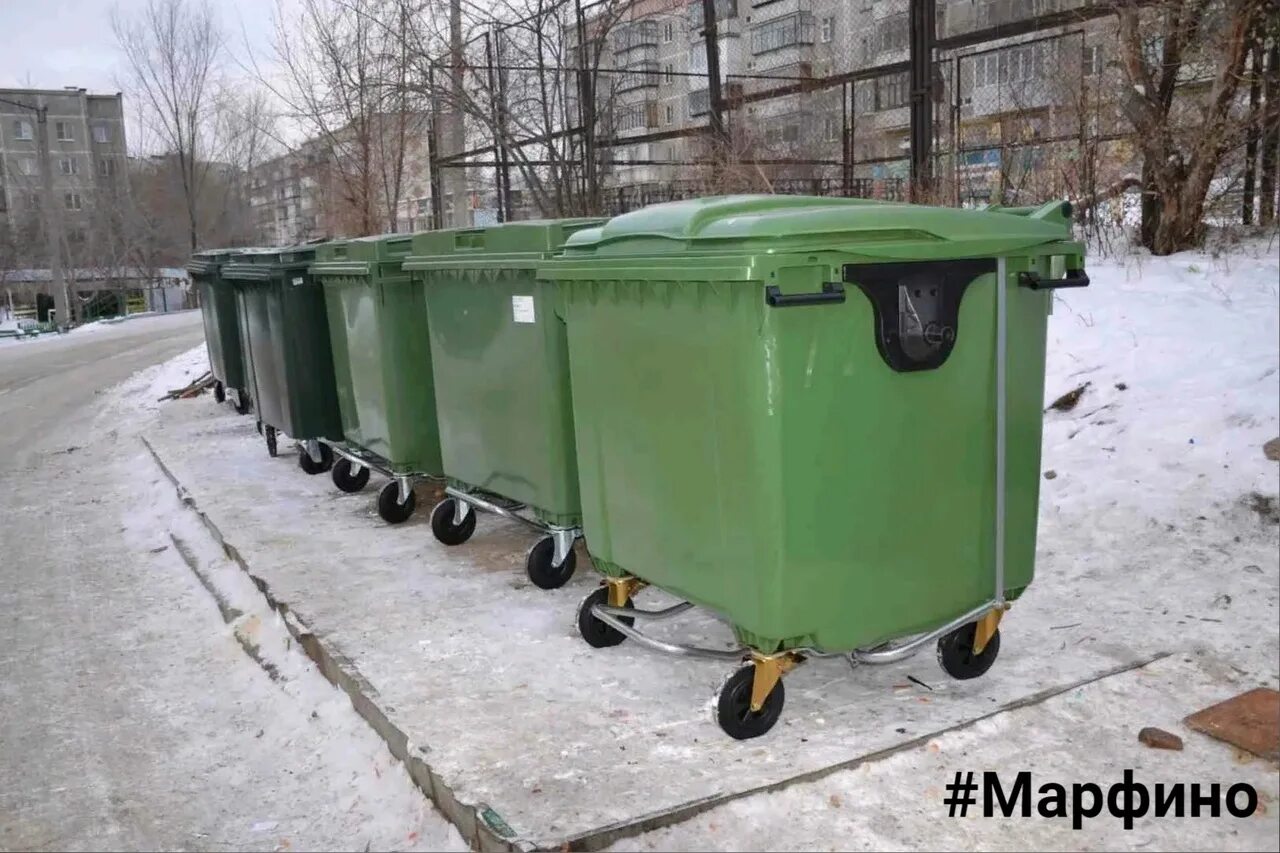 Мусорный контейнер рязань. Площадка под мусорные контейнеры. Мусорные баки в рязани улица шереметьевская 8. Контейнер для тбо 0. Мусорная площадка.