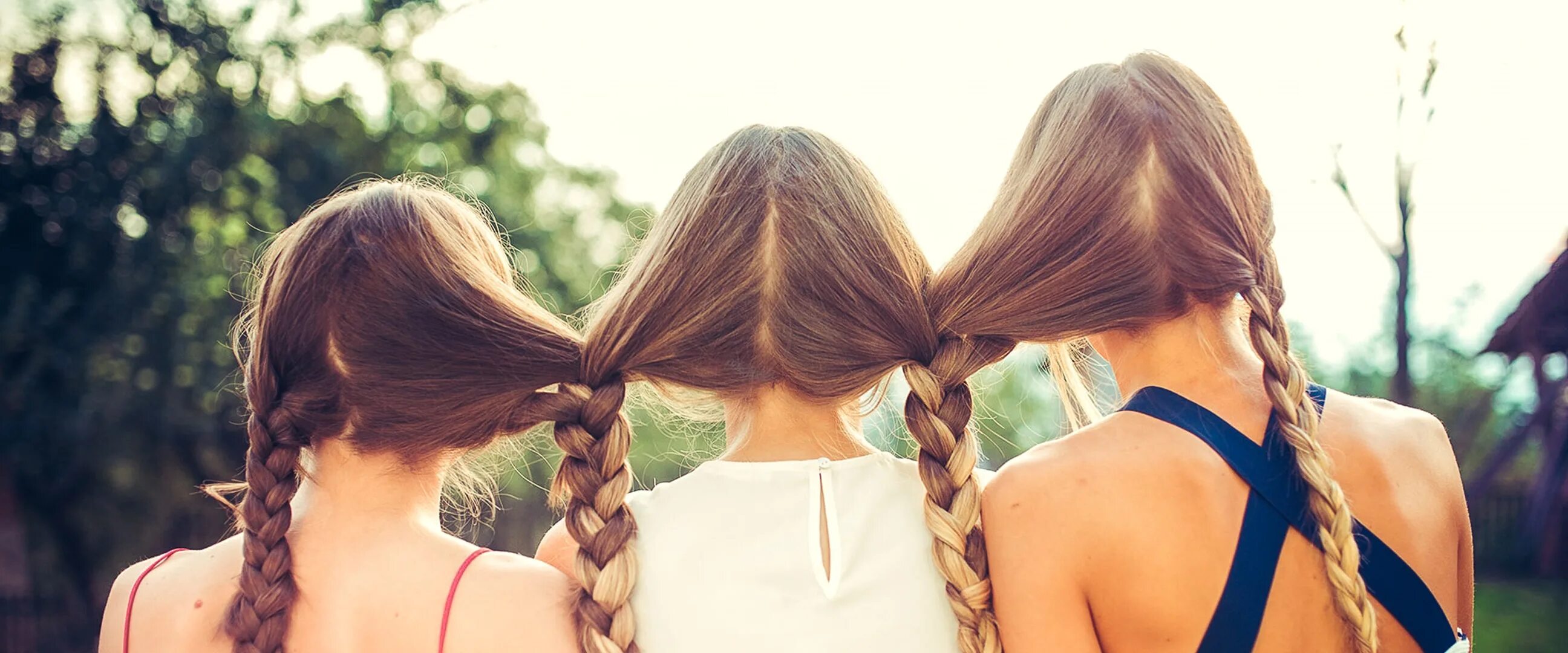 Подруги 9. Друзья обнимаются. Маленькие подружки. Подруга. Подруги 9.