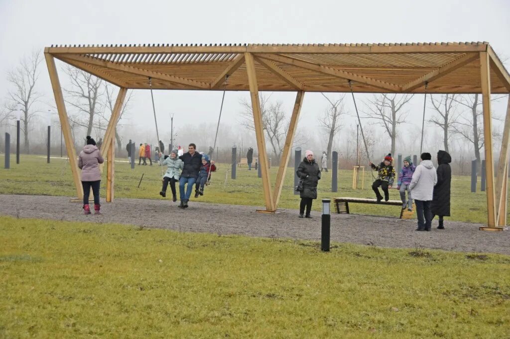 Бутурлиновский парк победы. Парк графский бутурлиновка. 2024 год 9 мая фото из брюховецкой в парке в центре. Парк графский бутурлиновка. Бутурлиновка воронежская область графский парк.