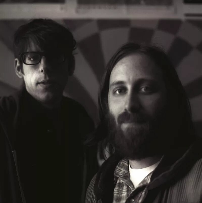 Black keys speed up. Группа the black keys. the black keys в молодости. the black keys 2004. the black keys brothers 2010.